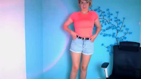 Snapshot of mishelle_blondie chatting on May 2026 11:38:01 AM Mishelle online show from May 2026 11:38:01 AM