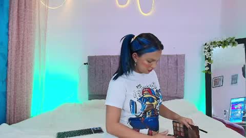 misofialeal online show from April 2026 06:45:01 PM