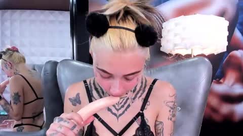 miss___angel online show from February 2025 06:44:01 PM