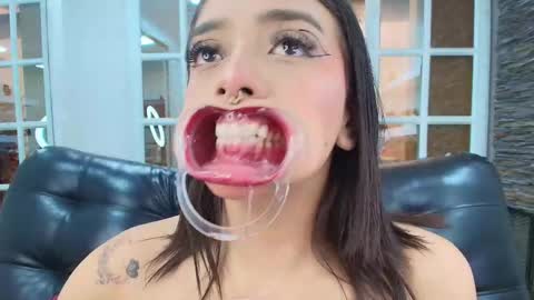 Sabrina online show from December 2025 06:16:01 PM