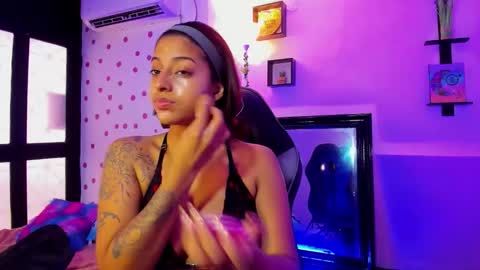 Akemi 3 online show from October 2025 02:07:02 PM