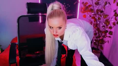 Snapshot of miss_alice_silver chatting on October 2025 09:56:01 PM miss_alice_silver online show from October 2025 09:56:01 PM