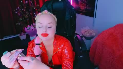 Snapshot of miss_alice_silver chatting on April 2026 06:24:02 PM miss_alice_silver online show from April 2026 06:24:02 PM