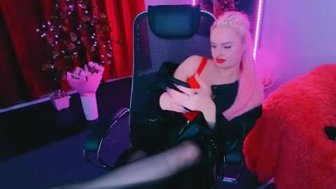 Snapshot of miss_alice_silver chatting on April 2026 06:14:02 PM miss_alice_silver online show from April 2026 06:14:02 PM