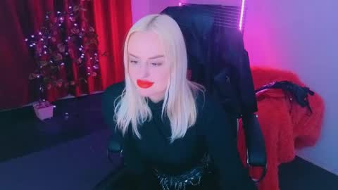 Snapshot of miss_alice_silver chatting on May 2026 07:20:01 PM miss_alice_silver online show from May 2026 07:20:01 PM