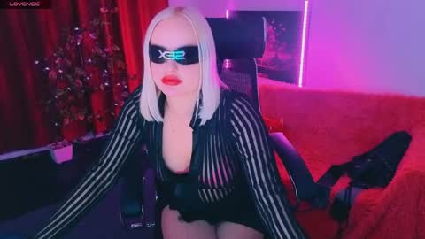 Snapshot of miss_alice_silver chatting on May 2026 04:23:02 PM miss_alice_silver online show from May 2026 04:23:02 PM