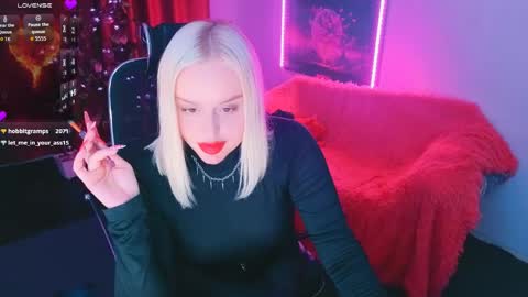 Snapshot of miss_alice_silver chatting on June 2026 08:24:01 PM miss_alice_silver online show from June 2026 08:24:01 PM