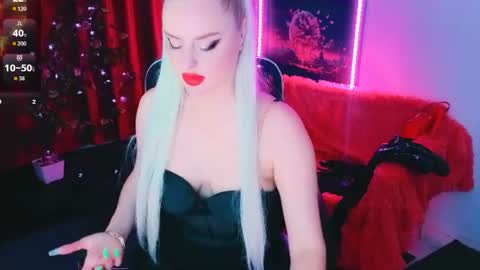Snapshot of miss_alice_silver chatting on June 2026 07:12:01 PM miss_alice_silver online show from June 2026 07:12:01 PM