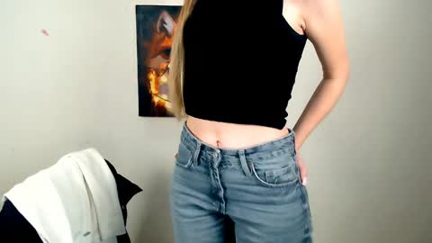 Angelina online show from April 2026 06:18:01 AM