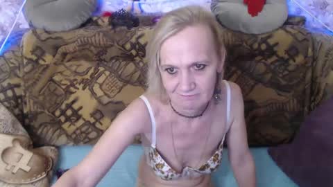 Snapshot of miss_bekker chatting on January 2025 06:47:02 AM ask me online show from January 2025 06:47:02 AM