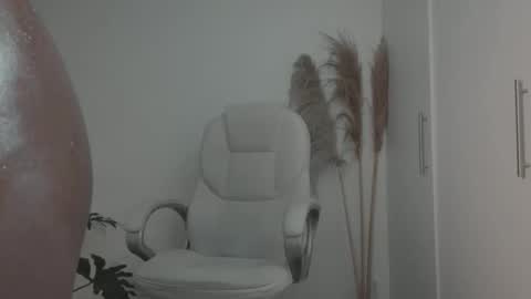 Snapshot of miss_benz chatting on November 2025 04:45:02 AM miss_benz online show from November 2025 04:45:02 AM