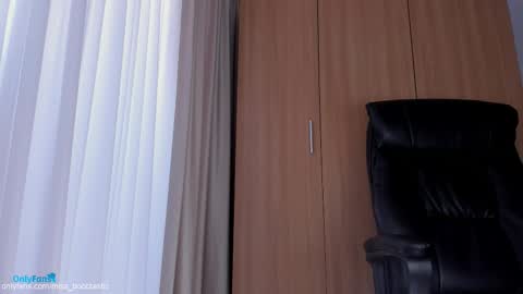 Ivy online show from October 2025 11:00:01 AM