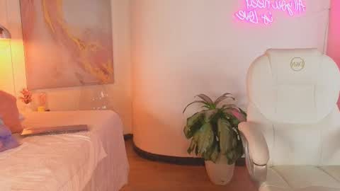 Honey online show from October 2025 07:56:01 PM