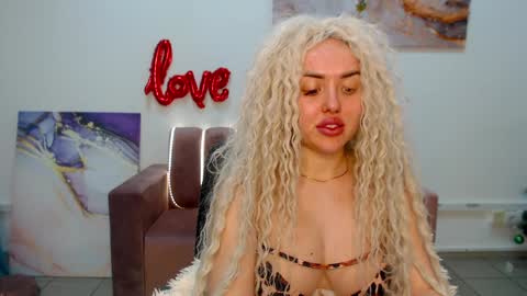 Snapshot of miss_kiten chatting on February 2025 02:38:02 AM miss_kiten online show from February 2025 02:38:02 AM