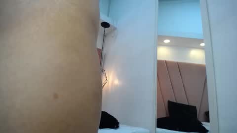 mia online show from November 2025 11:47:02 PM