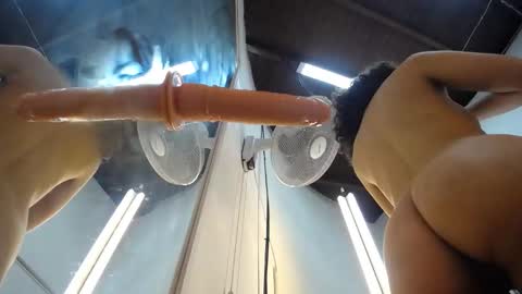 mia online show from November 2025 01:08:02 AM