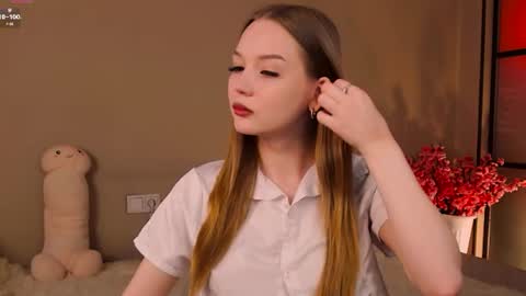 Nicole online show from April 2026 10:43:02 PM