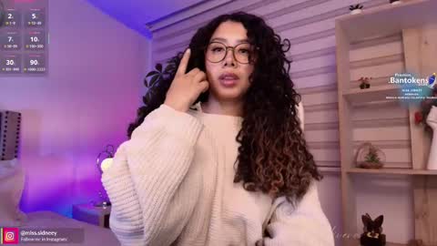 Amy Olivera online show from September 2025 01:11:02 PM