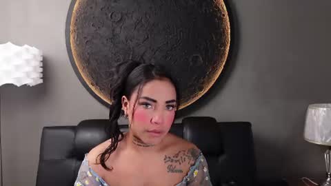 Snapshot of miss_vaiolette chatting on June 2026 11:00:01 AM Vaiolette online show from June 2026 11:00:01 AM