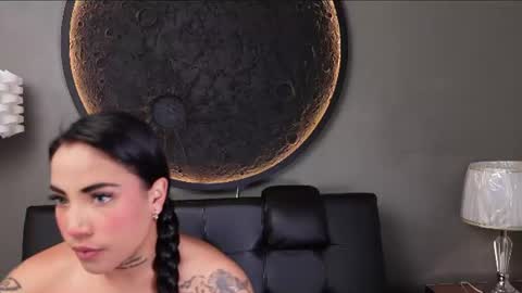 Snapshot of miss_vaiolette chatting on July 2026 11:01:02 AM Vaiolette online show from July 2026 11:01:02 AM