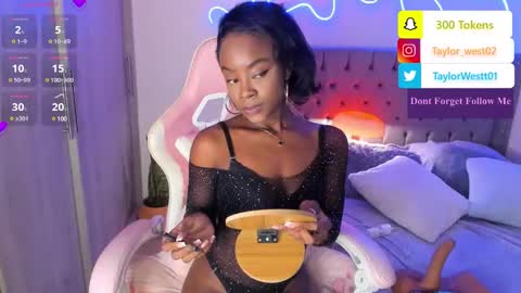 Snapshot of miss_west chatting on February 2025 08:38:01 AM Tay Tay Independent Model online show from February 2025 08:38:01 AM