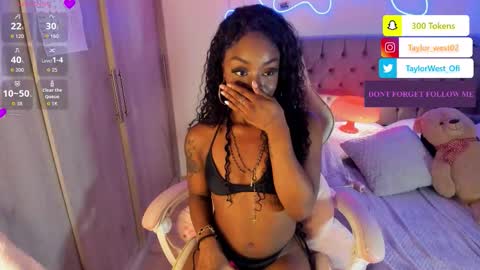 Snapshot of miss_west chatting on October 2025 06:21:02 AM Tay Tay Independent Model online show from October 2025 06:21:02 AM