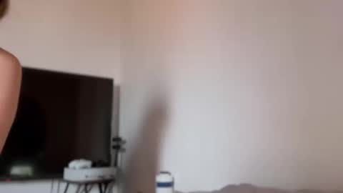 Ameliahs online show from September 2025 12:17:02 PM