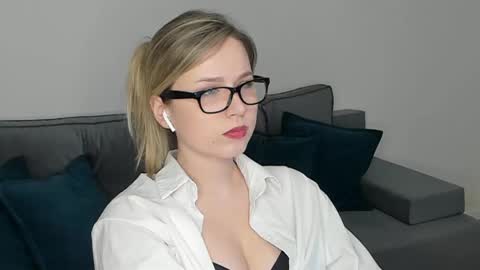 Miss Darina Ross online show from February 2025 02:13:02 PM