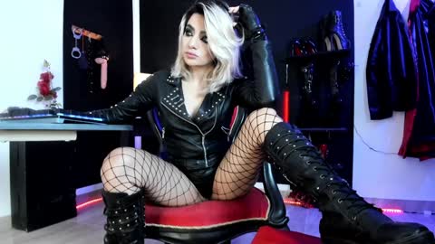 Snapshot of missdarklady chatting on December 2024 12:34:01 AM Missdarklady online show from December 2024 12:34:01 AM