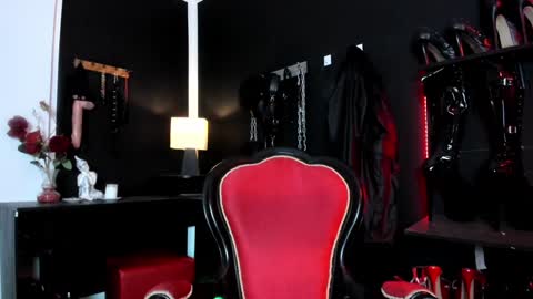 Snapshot of missdarklady chatting on January 2025 10:42:01 PM Missdarklady online show from January 2025 10:42:01 PM