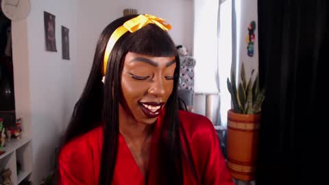 Emilie Diaz online show from April 2026 04:12:01 PM