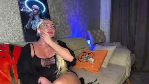 Jess online show from July 2026 06:01:02 PM