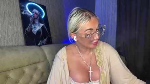 Jess online show from July 2026 07:27:02 PM
