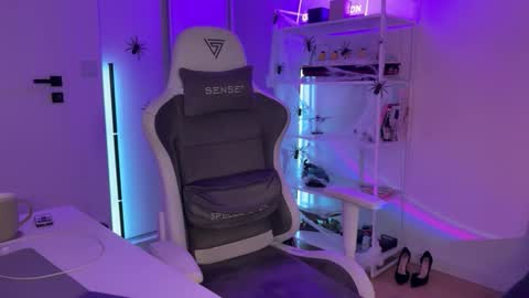 misslalii online show from October 2025 05:13:02 PM