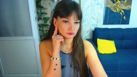 MissLaura online show from November 2025 05:50:01 AM