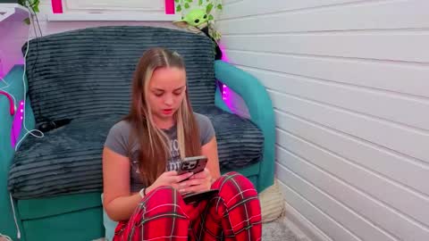 . online show from November 2025 07:30:01 AM