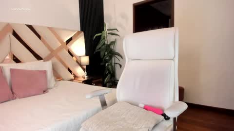 Fernanda Davila online show from April 2026 10:27:01 PM