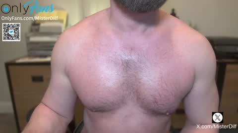 Snapshot of mister_dilf chatting on January 2025 10:35:02 PM MISTER DILF online show from January 2025 10:35:02 PM
