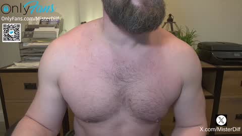 Snapshot of mister_dilf chatting on January 2025 02:04:02 AM MISTER DILF online show from January 2025 02:04:02 AM