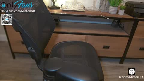 Snapshot of mister_dilf chatting on February 2025 02:49:01 PM MISTER DILF online show from February 2025 02:49:01 PM