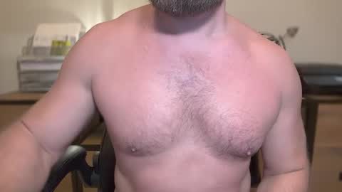 Snapshot of mister_dilf chatting on September 2025 01:28:01 AM MISTER DILF online show from September 2025 01:28:01 AM