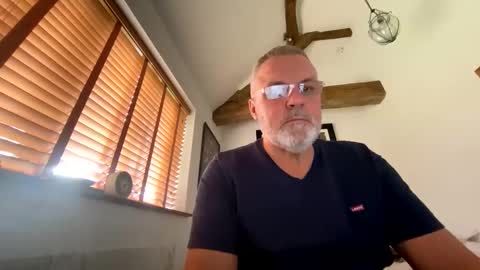 Misterblivs online show from November 2025 01:33:02 PM