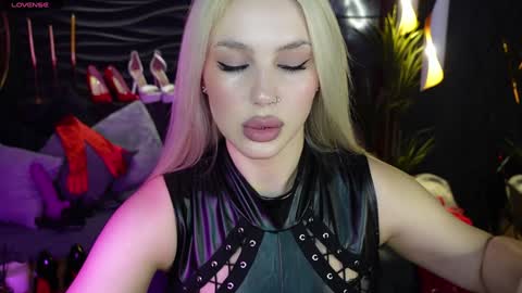 Darsy online show from December 2024 01:54:02 PM