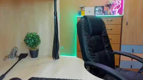 Mistress Kristi online show from February 2025 05:59:01 PM