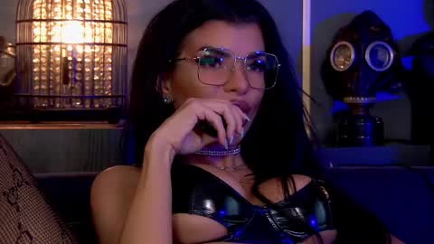 Elenia online show from October 2025 01:12:02 PM