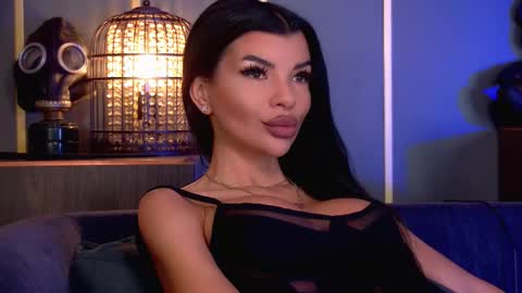 Elenia online show from November 2025 11:01:02 AM