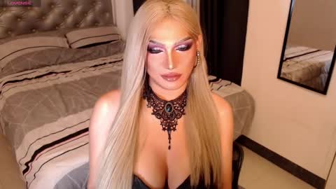 Snapshot of mistressemeraldxx chatting on February 2025 05:22:01 AM Ms Ems online show from February 2025 05:22:01 AM