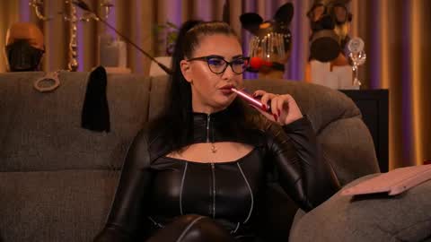 Mistress Kelly online show from October 2025 08:29:01 PM