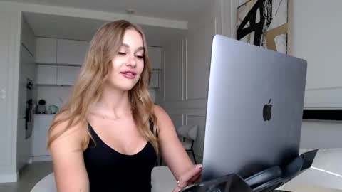 Snapshot of mistressuniverse chatting on June 2026 10:43:02 AM mistressuniverse online show from June 2026 10:43:02 AM