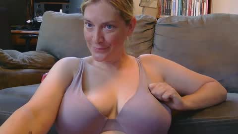 Snapshot of mistymountains96 chatting on June 2026 06:42:02 PM Misty Mountains online show from June 2026 06:42:02 PM